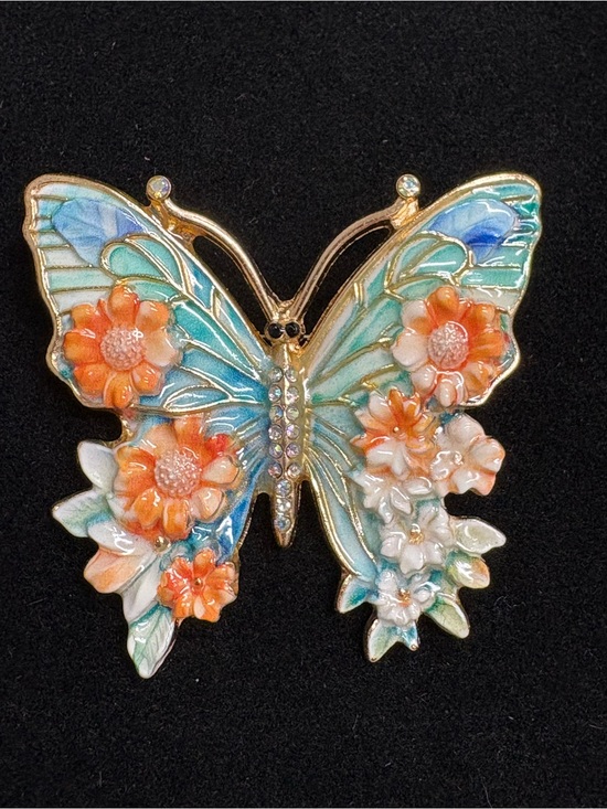 Jewelry - Enamel butterfly brooch. Gold tone.